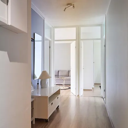 Spacious 2br In A Quiet Neighborhood & Free Parking Apartamento